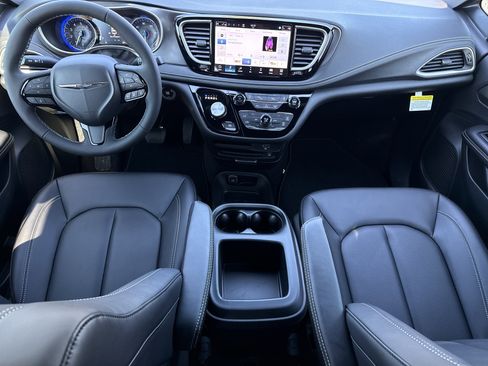New 2026 Chrysler Pacifica Select image 17