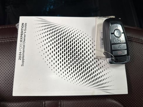 Used 2024 Ford Expedition Limited image 44