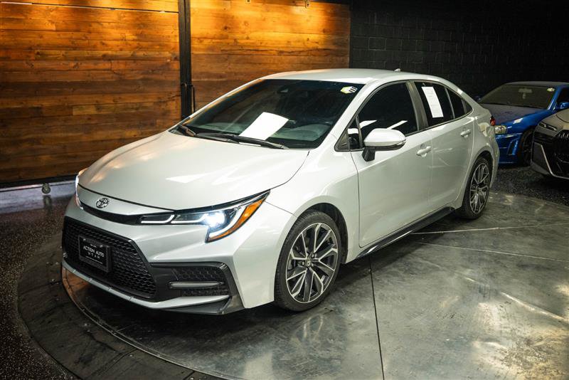 Used 2022 Toyota Corolla SE FWD image 2