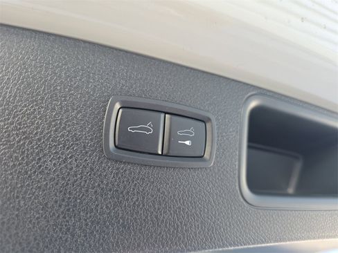 Certified 2022 Porsche Macan image 18