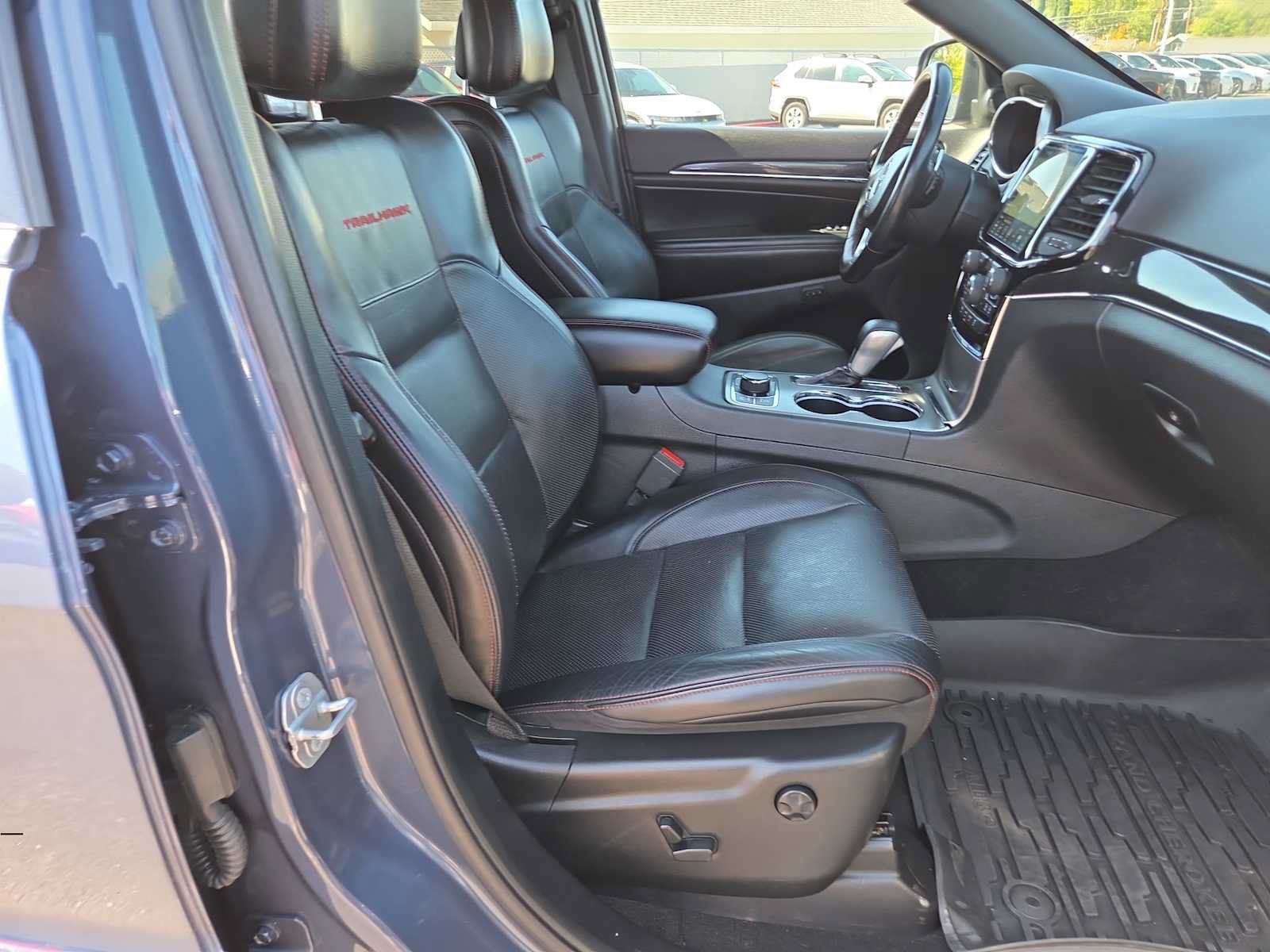 Used 2019 Jeep Grand Cherokee Trailhawk w/ Trailhawk Luxury Group AWD/4WD image 22