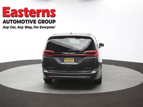Used 2022 Chrysler Pacifica Touring-L w/ Uconnect Theater Family Group FWD image 39