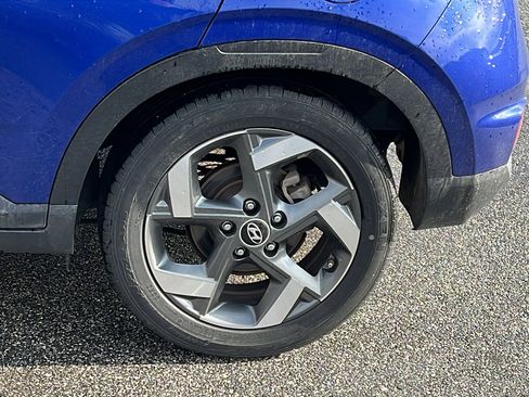 Used 2023 Hyundai Venue SEL image 12