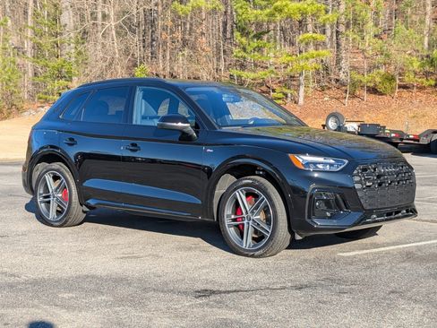 Used 2024 Audi Q5 e Premium Plus w/ Premium Plus Package image 12