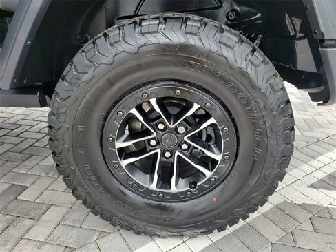 Used 2025 Jeep Wrangler Willys image 13