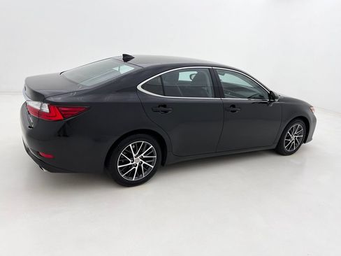 Used 2017 Lexus ES 350 w/ Luxury Package FWD image 6