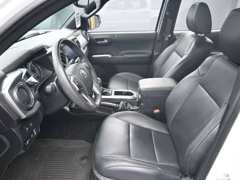 Used 2023 Toyota Tacoma Limited AWD/4WD image 11
