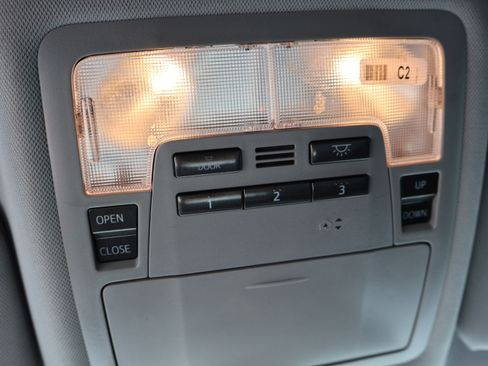 Used 2019 Toyota Highlander SE w/ Protection Package #3 AWD/4WD image 31