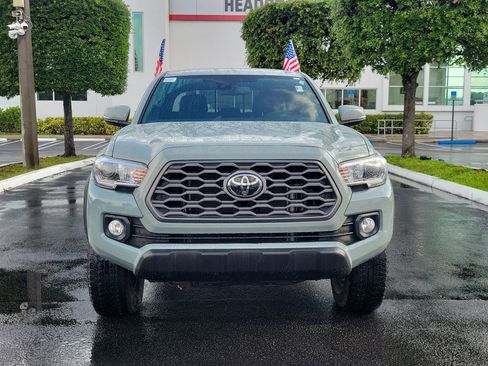 Used 2022 Toyota Tacoma TRD Off-Road AWD/4WD image 4