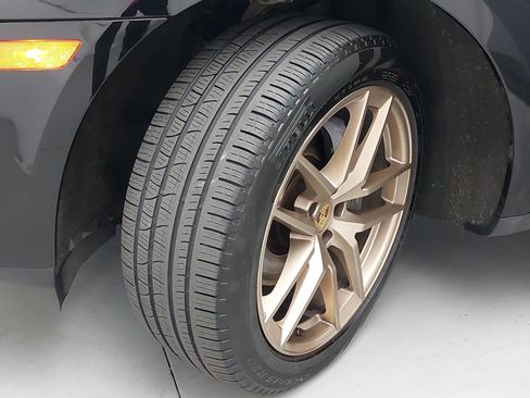 Certified 2023 Porsche Macan AWD/4WD image 35