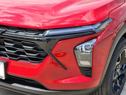 New 2026 Chevrolet Trax LT w/ Driver Confidence Package FWD image 9