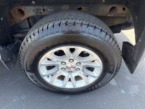 Used 2017 GMC Sierra 1500 SLE w/ Suspension Package, Off-Road AWD/4WD image 12