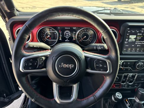 Used 2023 Jeep Gladiator Rubicon w/ Cold Weather Group image 18