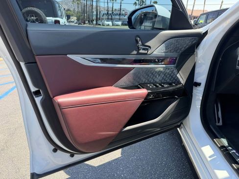 Used 2023 BMW 740i RWD image 12