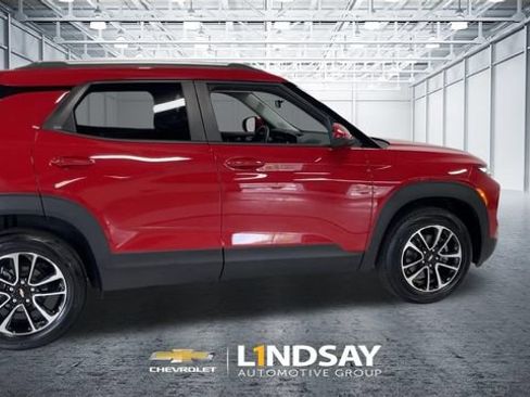 Used 2026 Chevrolet TrailBlazer LT AWD/4WD image 2