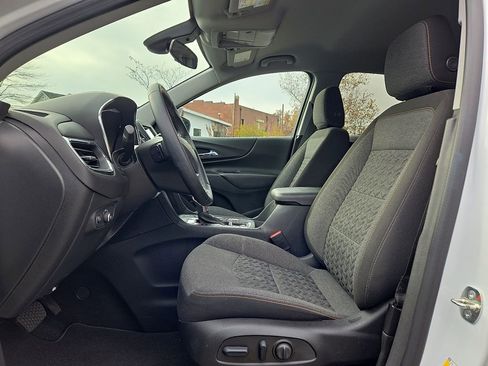 Used 2023 Chevrolet Equinox LT image 19