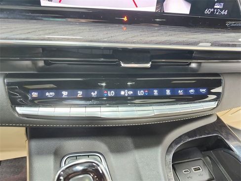 Used 2021 Cadillac Escalade ESV Premium Luxury w/ Performance Package image 32