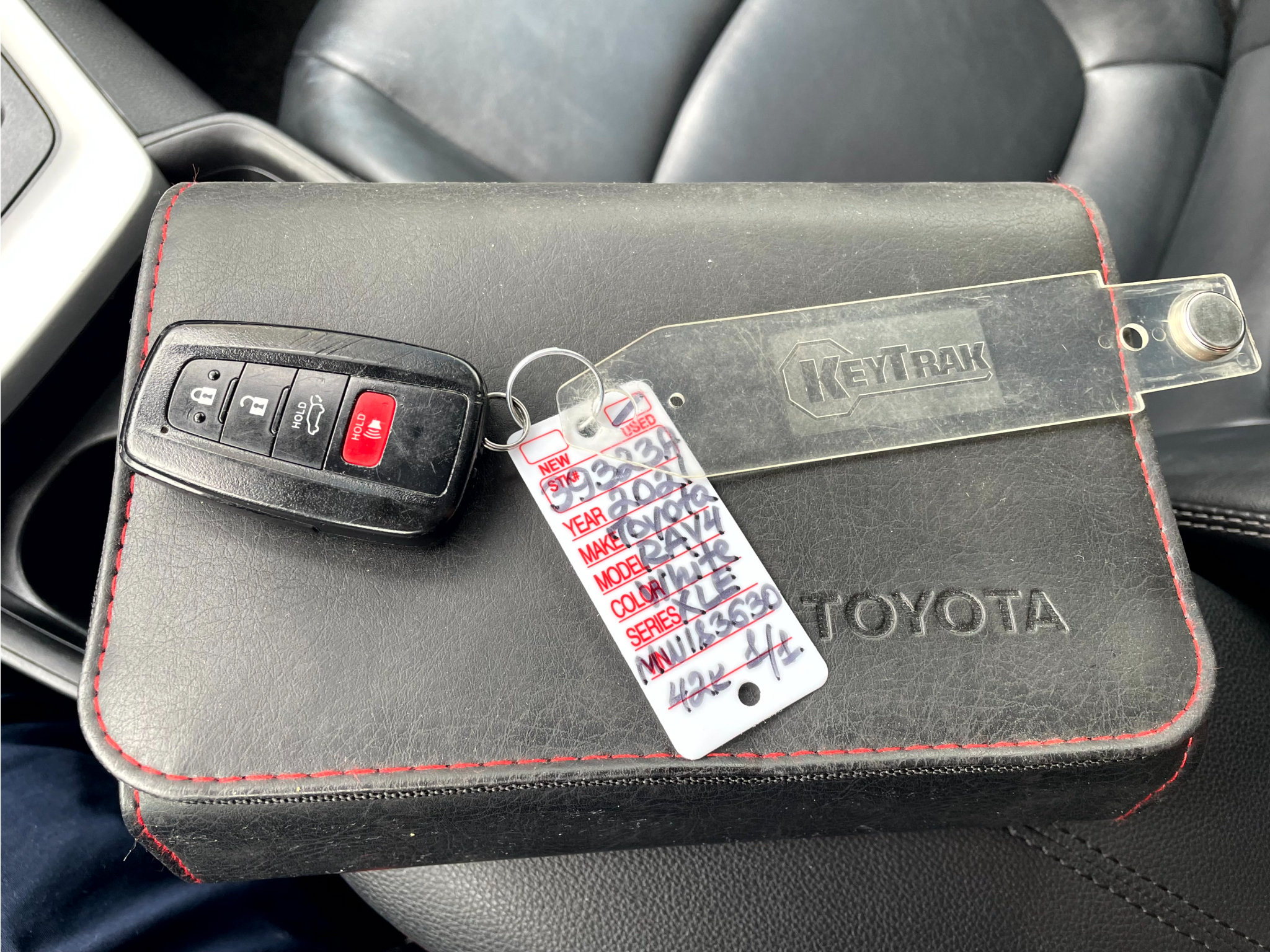 Used 2021 Toyota RAV4 XLE Premium AWD/4WD image 20