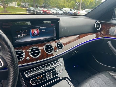 Used 2017 Mercedes-Benz E 300 4MATIC image 36