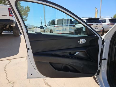 Used 2024 Hyundai Elantra SEL FWD image 12