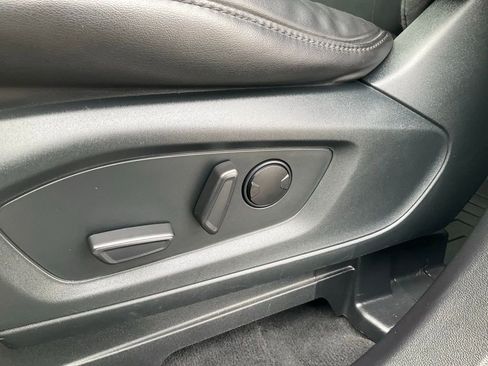 Used 2022 Ford Explorer XLT w/ Equipment Group 202A image 17