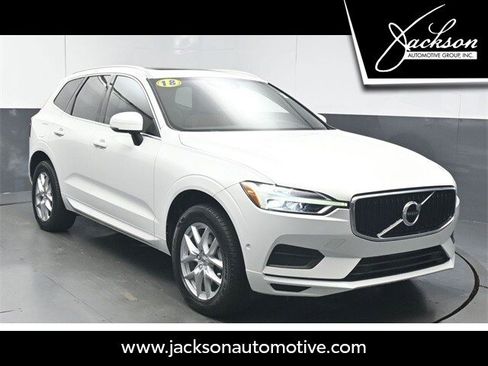 Used 2018 Volvo XC60 T5 Momentum w/ Vision Package image 1