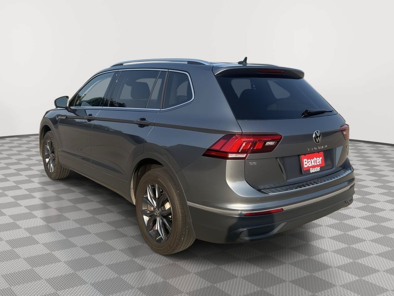 Used 2023 Volkswagen Tiguan SE AWD/4WD image 8