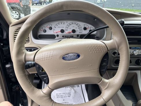 Used 2004 Ford Explorer Sport Trac XLT AWD/4WD image 23