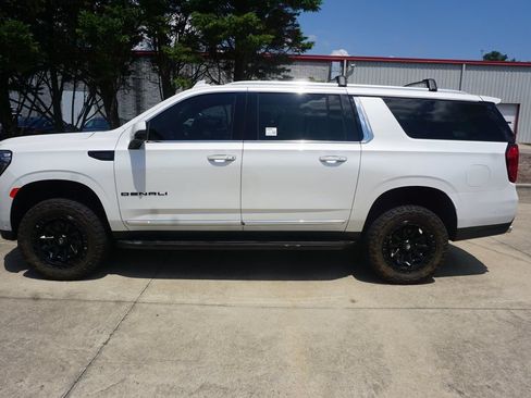 Used 2023 GMC Yukon XL Denali w/ Advanced Technology Package AWD/4WD image 23