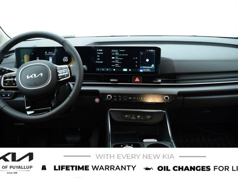 New 2026 Kia Carnival EX FWD image 17