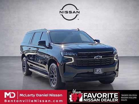 Used 2023 Chevrolet Suburban RST w/ Luxury Package AWD/4WD image 1