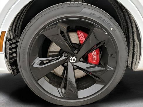 Used 2023 Bentley Bentayga Extended Wheelbase image 17