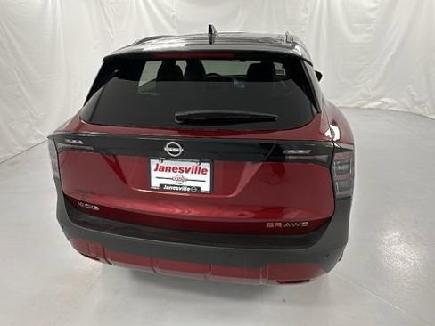 Used 2025 Nissan Kicks SR w/ Illumination Package image 4