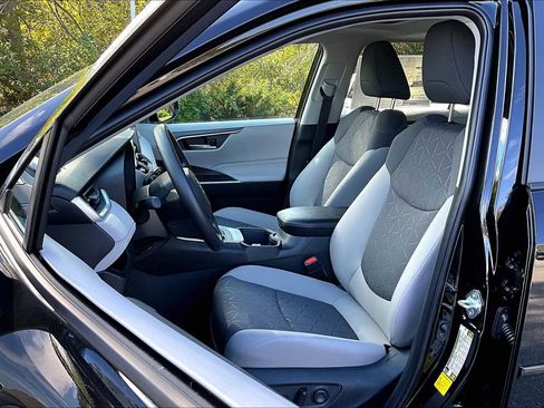 New 2025 Toyota RAV4 XLE image 9