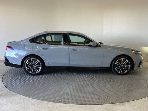 Used 2025 BMW 530i xDrive w/ M Sport Package image 7