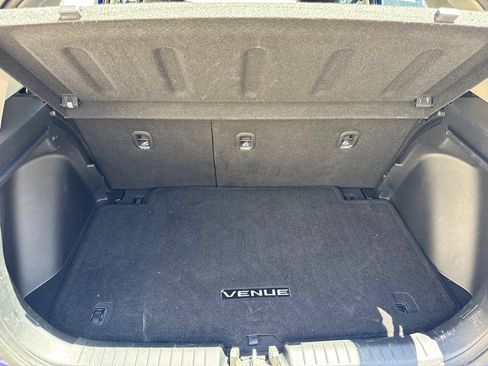 Used 2022 Hyundai Venue Limited FWD image 13