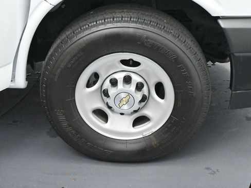 Used 2025 Chevrolet Express 3500 LS image 27
