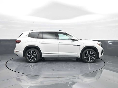 Used 2025 Volkswagen Atlas SEL Premium R-Line image 9