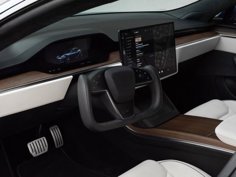 Used 2021 Tesla Model S Plaid image 14