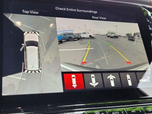 New 2024 Jeep Grand Wagoneer Series III w/ HD Trailer Tow Package image 10