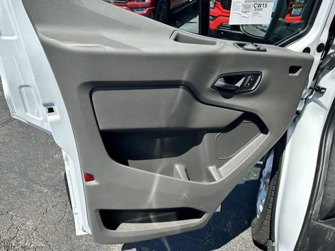 Used 2023 Ford E-Transit Medium Roof image 16