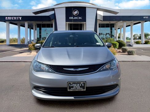 Used 2020 Chrysler Voyager LX FWD image 4
