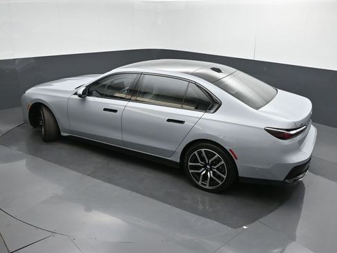 Used 2024 BMW 760i xDrive w/ Premium Package 2 image 40