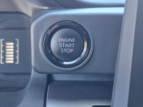 Certified 2025 Toyota Tacoma SR5 AWD/4WD image 35