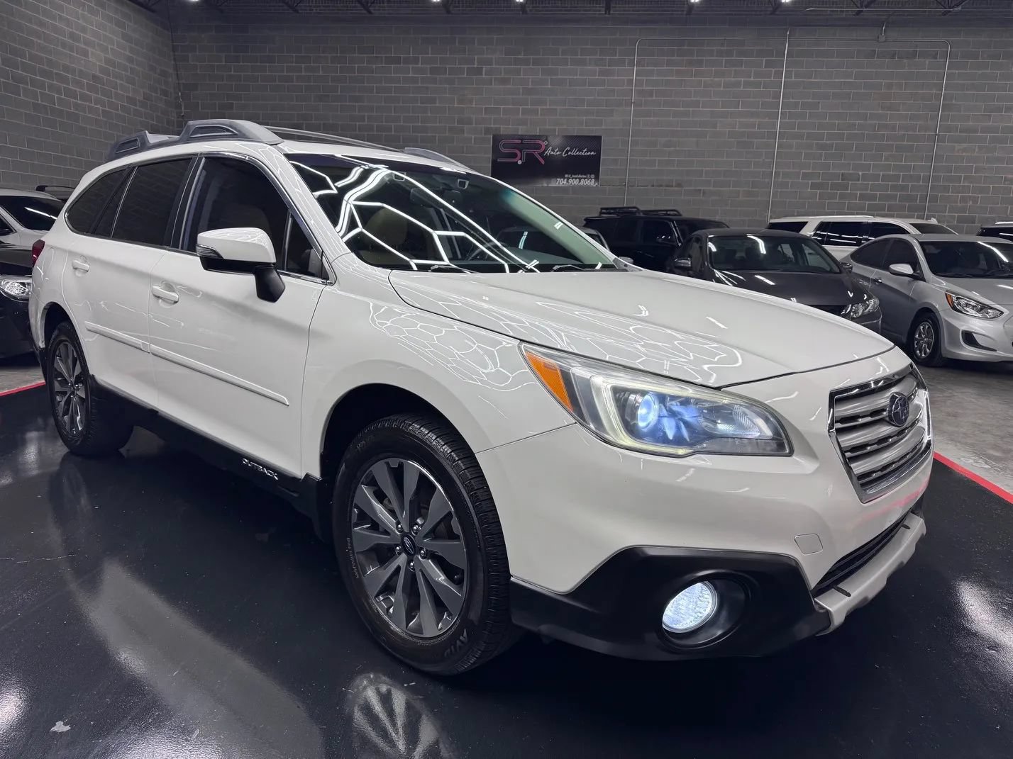 Used 2016 Subaru Outback 2.5i Limited AWD/4WD image 1