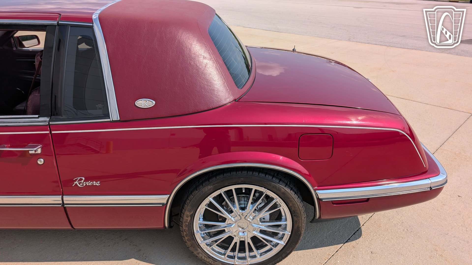 Used 1990 Buick Riviera Coupe FWD image 32
