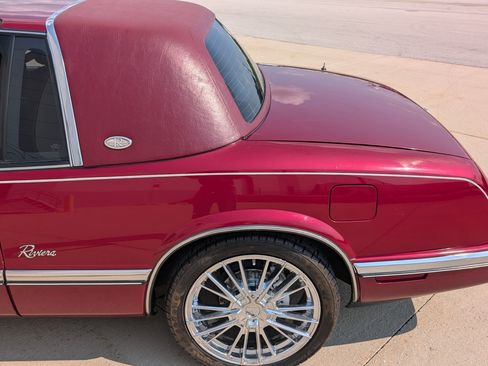 Used 1990 Buick Riviera Coupe FWD image 32