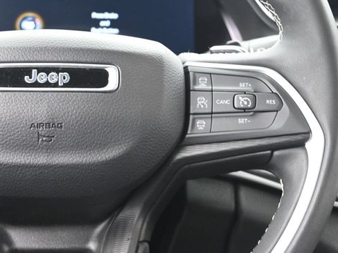 Used 2023 Jeep Grand Cherokee Altitude AWD/4WD image 28