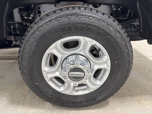 New 2026 Ford F350 XLT w/ FX4 Off-Road Package image 8