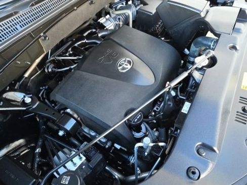 Used 2019 Toyota Highlander Limited w/ Carpet Mat Package (TMS) image 25